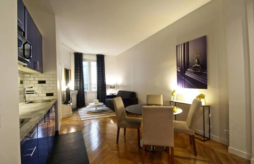 Apartment Near Montmartre-1